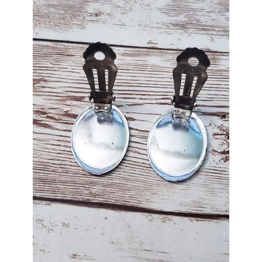 Vintage Clip On Earrings 1